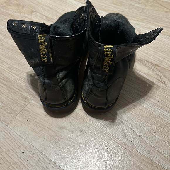 Well worn dr martens size 9 - Picture 3 of 4